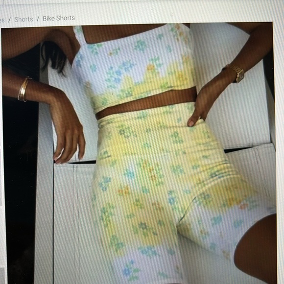 Bandier x Sincerely Jules The Rue Ruffle Bra and Biker Shorts - Picture 2 of 12